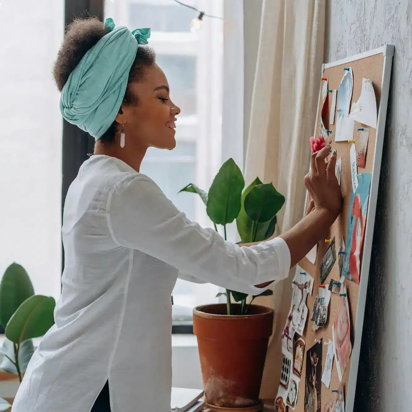Woman vision board Woman meditating in the FLFE Field.